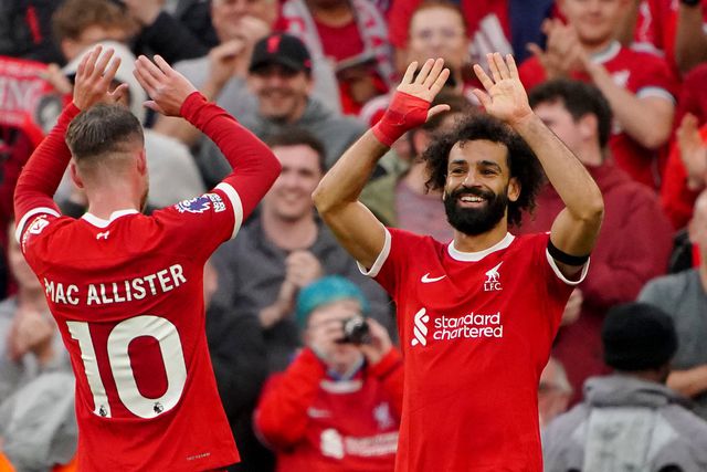 200 golos pelo Liverpool: Salah tira fotografia com a equipa mas deixa um colega de fora