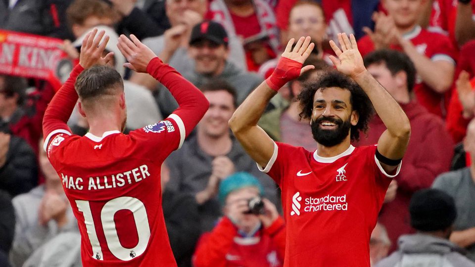 200 golos pelo Liverpool: Salah tira fotografia com a equipa mas deixa um colega de fora