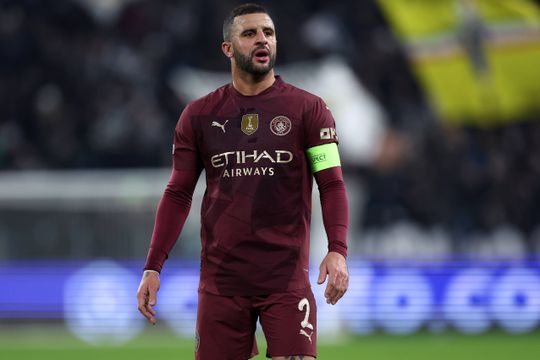 Manchester City condena insultos racistas a Kyle Walker: «Tratamento nojento»