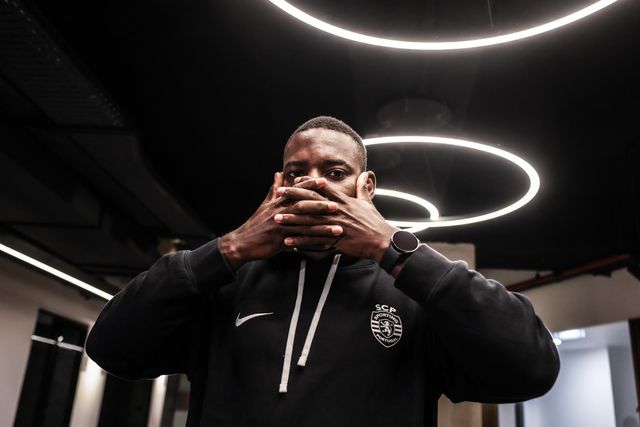 Copiou o festejo de Gyokeres e agora renova contrato pelo Sporting