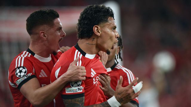 Ivanovic e Ríos, avançado e médio do Benfica - Foto Miguel Nunes