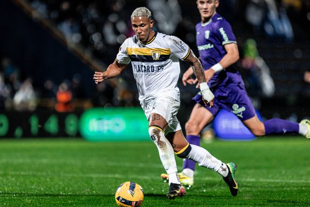 Sorriso, avançado do Famalicão, em ação frente ao SC Braga