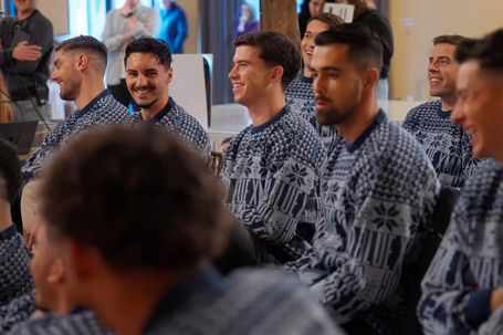 Risos e boa disposição nos bastidores do vídeo de Natal da 'La Famiglia Portista'