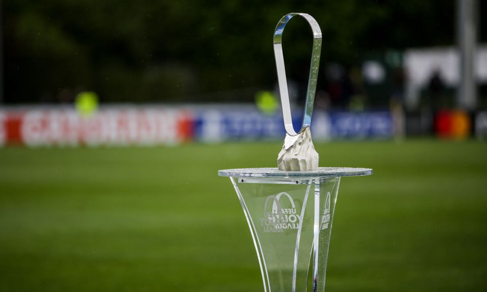 Troféu da Youth League - Foto SL Benfica