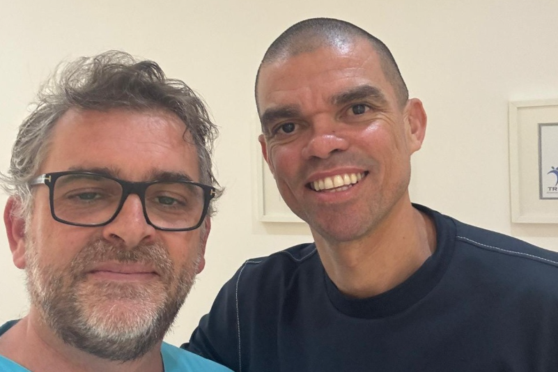 Médico Hélder Pereira com Pepe, antigo internacional português