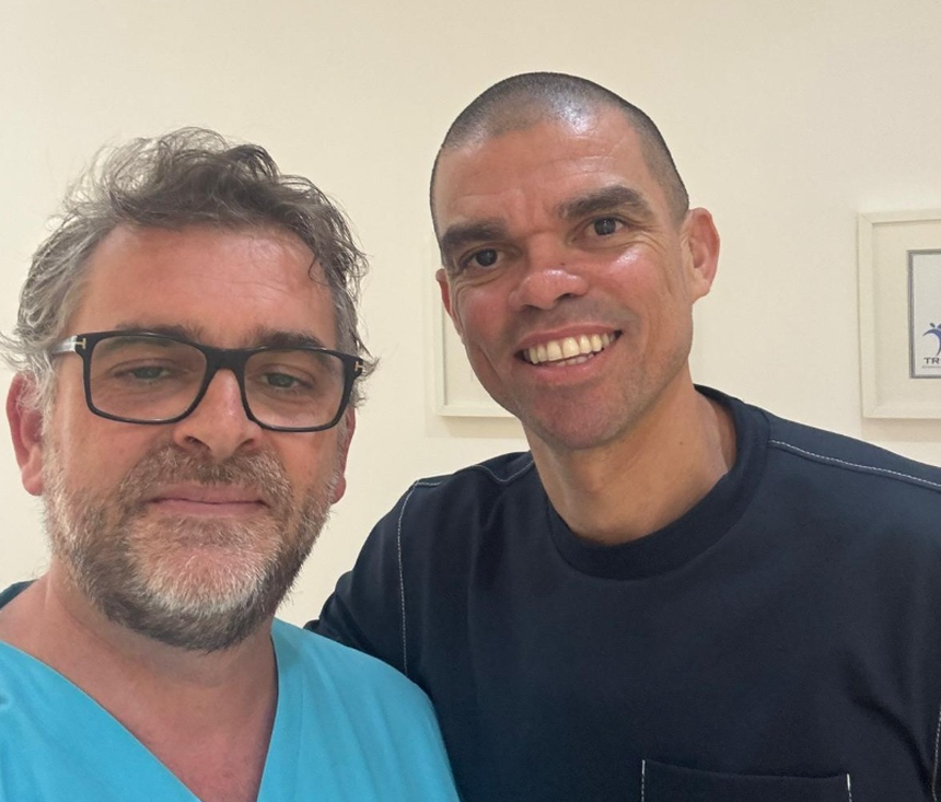 Médico Hélder Pereira com Pepe, antigo internacional português