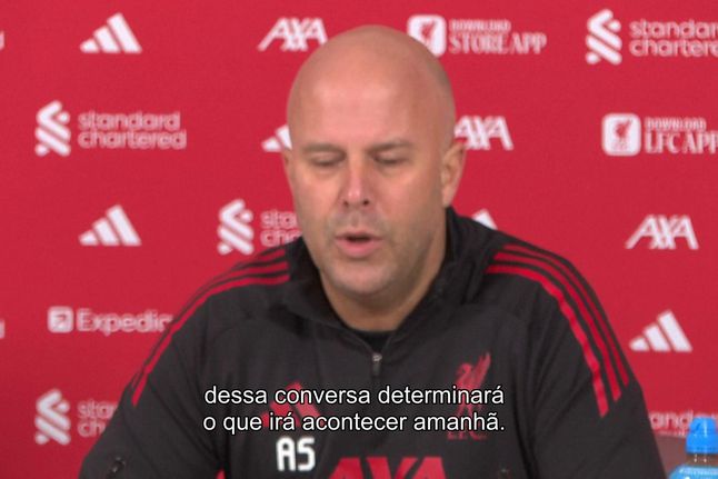 Slot: «O que eu preciso é de ter uma conversa com o Salah...»