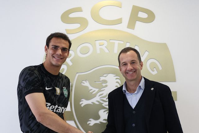 Diego Callai com o presidente leonino, Frederico Varandas, após a renovação de contrato - Foto: SPORTING CP