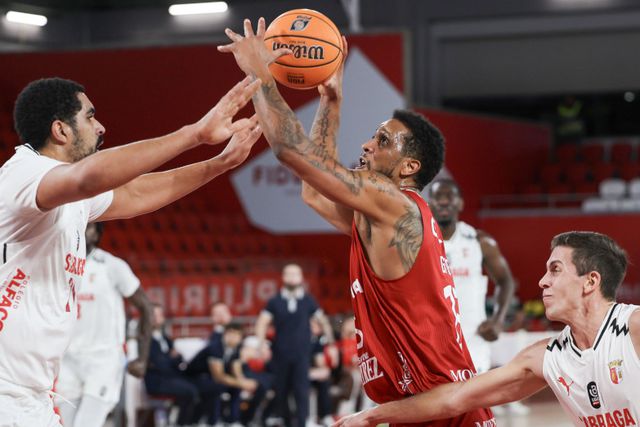 SC Braga faz o impossível e desliga a Luz