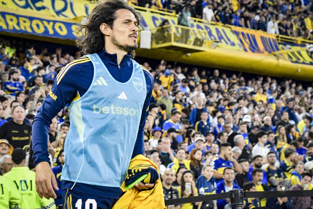 Edinson Cavani chegou a vestir de azul e amarelo, mas não pelo Chievo: atuou no Boca Juniors