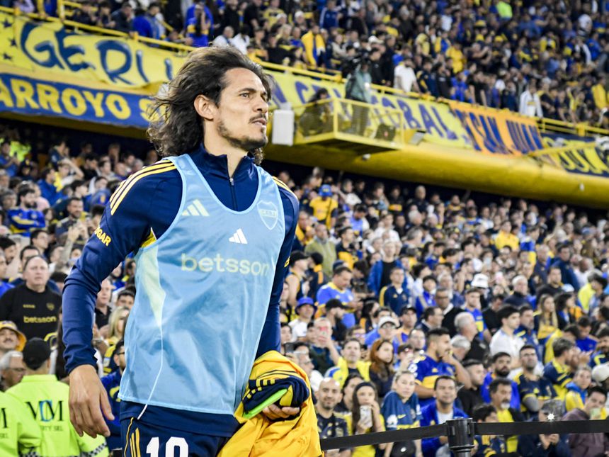 Edinson Cavani chegou a vestir de azul e amarelo, mas não pelo Chievo: atuou no Boca Juniors