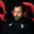 Oficial: Quique Flores está de saída do Sevilha
