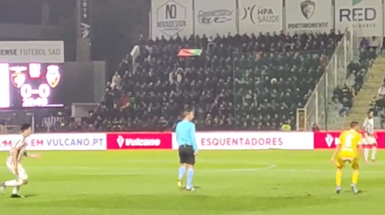 Centenas de polícias em protesto no Portimonense-Farense (vídeo)