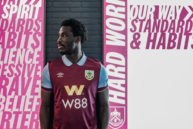 Mercado (oficial): David Fofana emprestado ao Burnley e anunciado de forma original