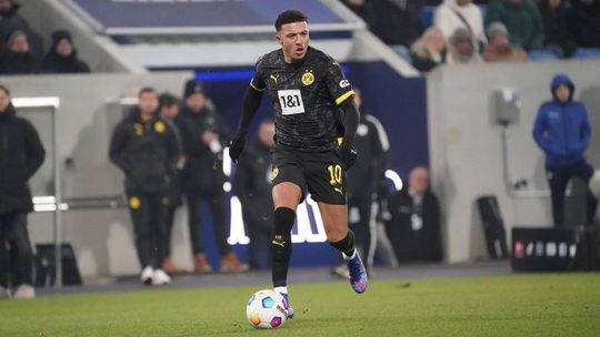 Sancho regressa e assiste na vitória do Dortmund