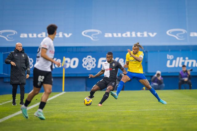 Farense: Pastor lesionado, é dúvida para o jogo com o Casa Pia