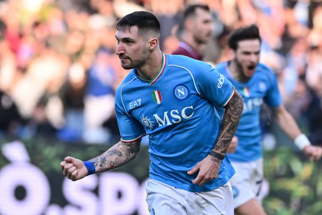 Nápoles de Mário Rui regressa às vitórias com golo ao cair do pano