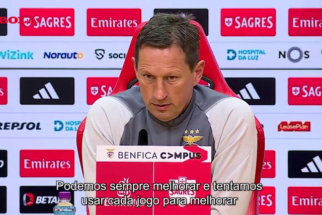 Schmidt dribla pergunta sobre Álvaro Fernández