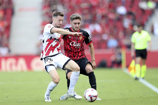 Jogada durante encontro entre Rayo Vallecano e Maiorca