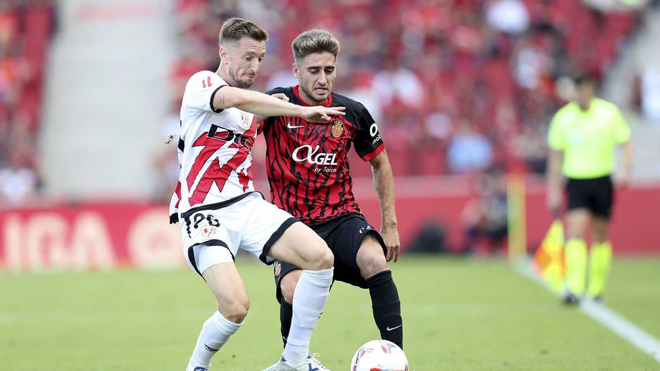 Jogada durante encontro entre Rayo Vallecano e Maiorca