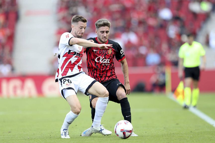 Jogada durante encontro entre Rayo Vallecano e Maiorca