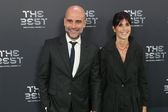 Cristina Serra com Pep Guardiola, de mão dada, na gala The Best da FIFA em 2024