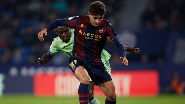 Andrés García a representar o Levante na Taça do Rei de Espanha diante do Getafe, da La Liga