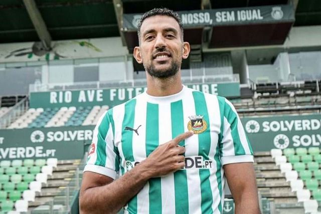 Hassan, ponta de lança, rescindiu com o Rio Ave
