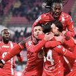 Jogadores do Monza celebram golo de Patrick Ciurria à Fiorentina