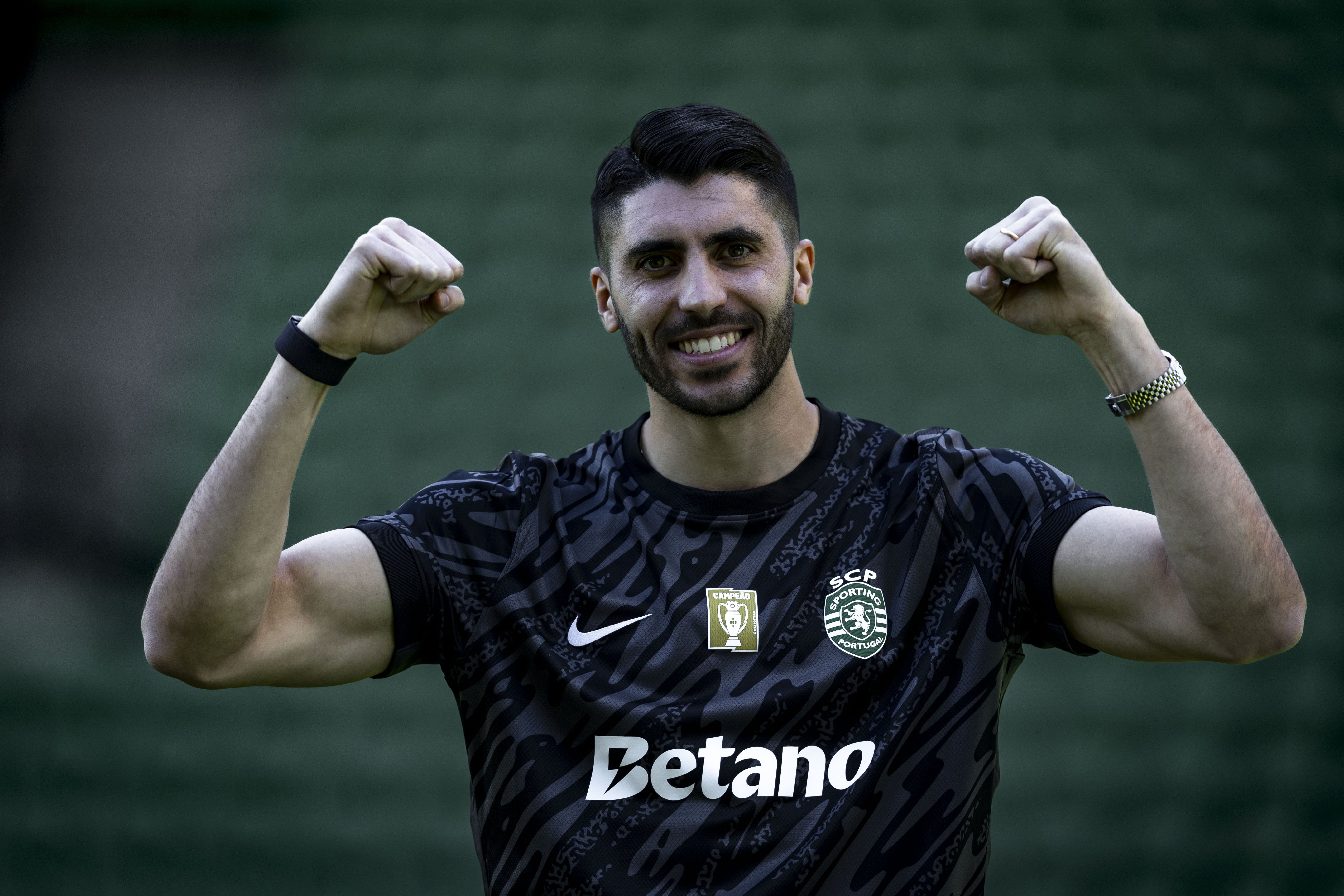 Rui Silva é o titular na baliza do leão e vai defendê-la esta segunda-feira no Dragão - Foto: Sporting CP