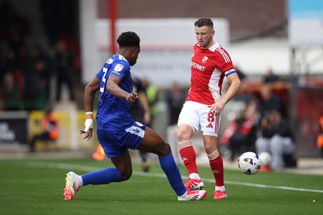 Ollie Clarke (direita) está no centro da polémica