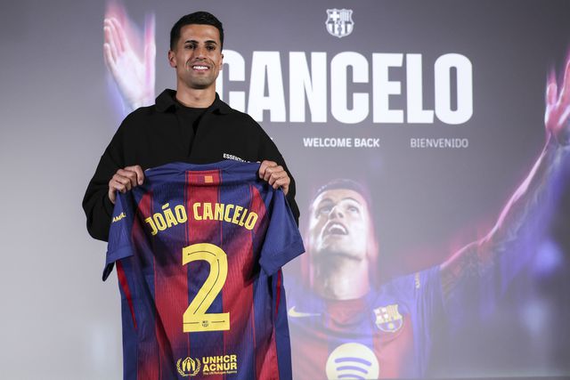 João Cancelo apresentado no Barcelona