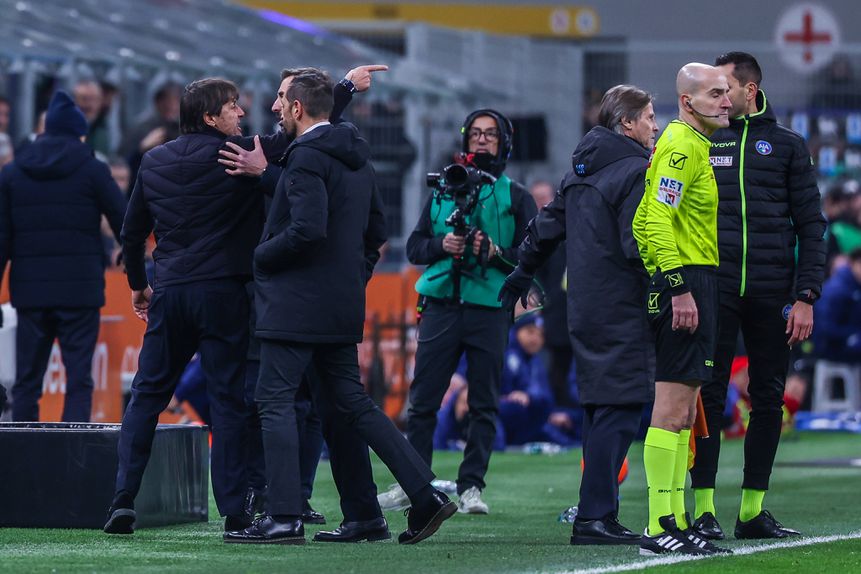 António Conte, treinador do Nápoles, foi expulso frente ao Inter