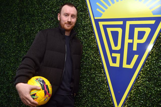 Ian Cathro 'abriu o livro' sobre as ideias que sustentam o  seu projeto desportivo no Estoril. Foto: Miguel Nunes