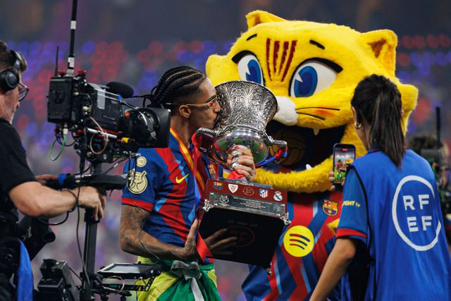 Raphinha, figura da vitória do Barcelona na Supertaça Espanhola