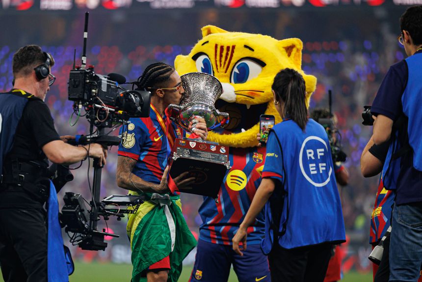 Raphinha, figura da vitória do Barcelona na Supertaça Espanhola