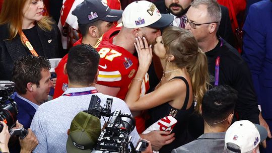 Afinal, Travis Kelce também sabe dançar