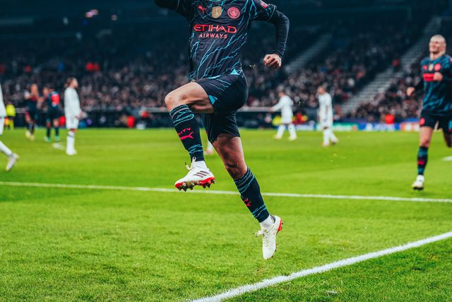 VÍDEO: toque de classe de Bernardo Silva devolve a vantagem ao Manchester City