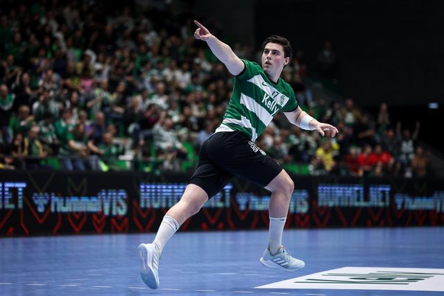 Orri Torkelsson é o marcador de livre de sete metros de serviço no Sporting - Foto: IMAGO