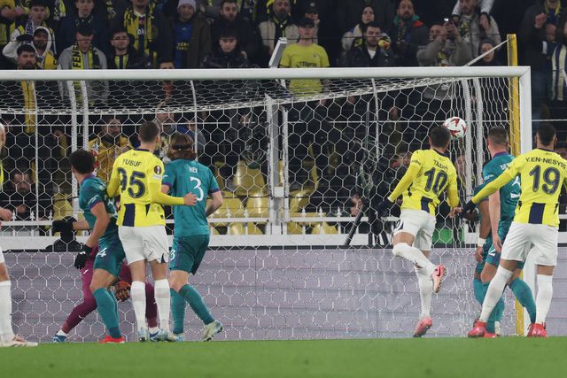 Cabeçada de Tadic coloca Mourinho a sorrir (vídeo)