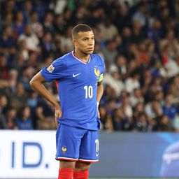 Mbappé com a camisola da seleção de França