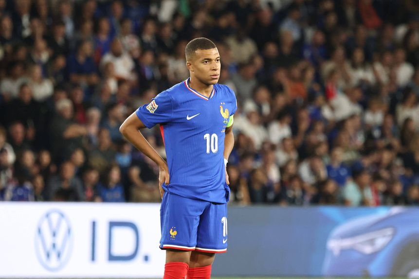 Mbappé com a camisola da seleção de França