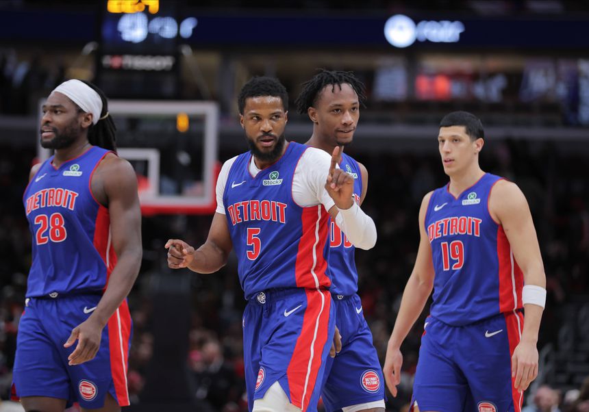 Malik Beasley (Detroit Pistons) festeja depois de um cesto de três pontos frente aos Chicago Bulls