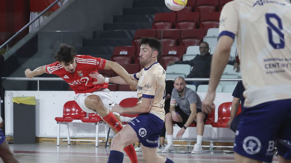 Benfica goleou o Caxinas