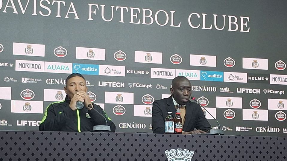 Lito Vidigal fez a antevisão da partida com o Estrela da Amadora, ao lado do presidente da SAD do Boavista, Fary (FOTO: BOAVISTA FC)