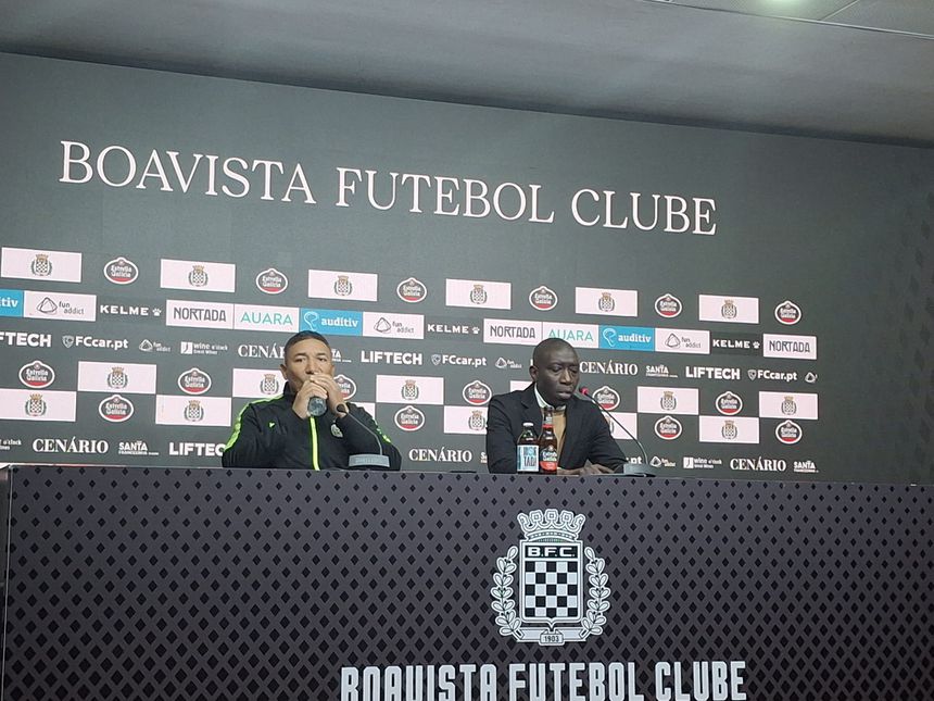 Lito Vidigal fez a antevisão da partida com o Estrela da Amadora, ao lado do presidente da SAD do Boavista, Fary (FOTO: BOAVISTA FC)