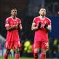 Florentino e Otamendi agradecem aos adeptos do BEnfica após um jogo fora de casa, aplaudindo