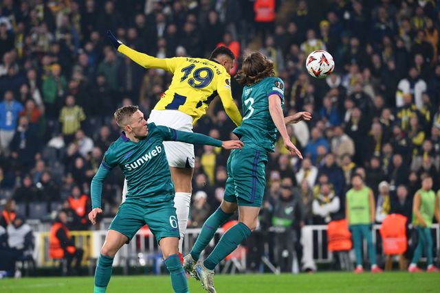 En-Nesyri cabeceia sem piedade e Fenerbahçe já goleia (vídeo)