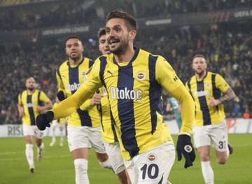Fenerbahçe de Mourinho dá 'show' em Istambul e fica a um passo dos oitavos