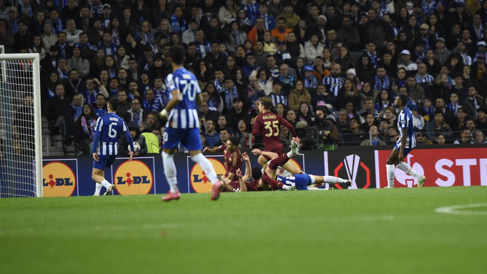 Celik abriu o marcador no Estádio do Dragão